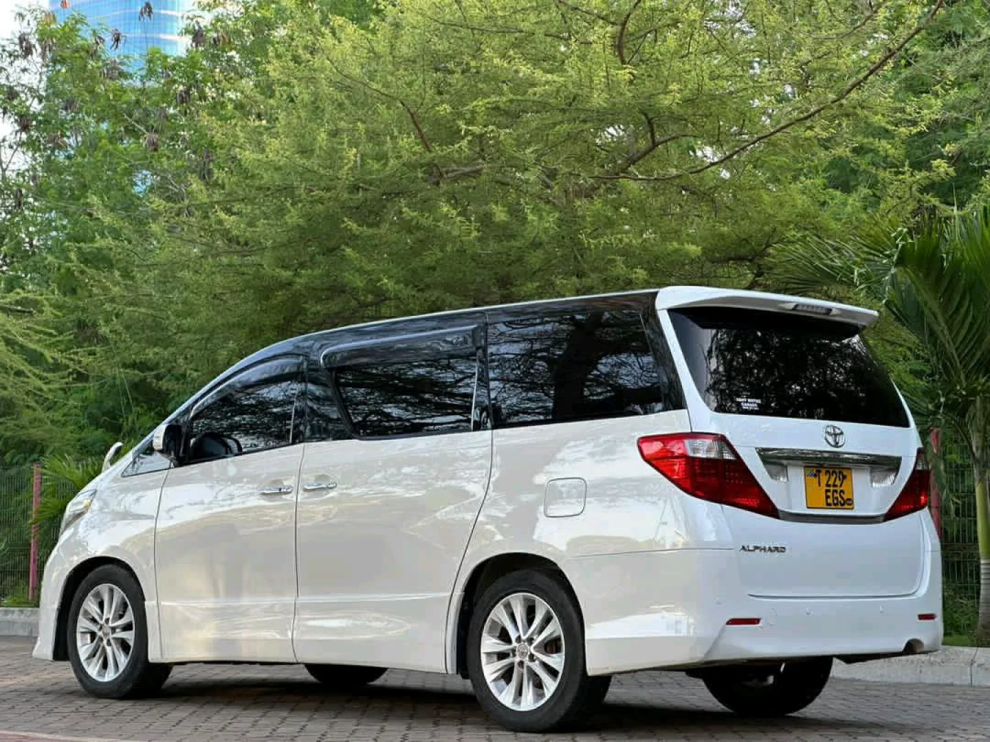 Toyota Alphard 2010 Minivan for Sale (Reg EGS) thumbnail 2