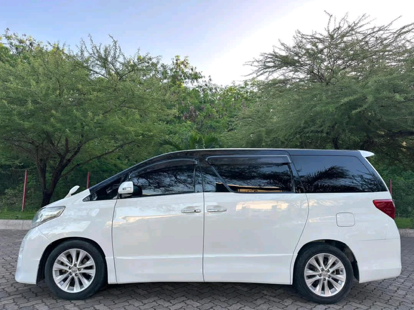 Toyota Alphard 2010 Minivan for Sale (Reg EGS) thumbnail 6