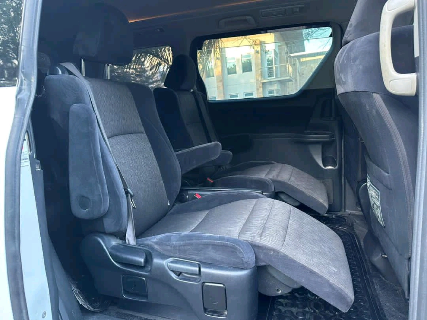 Toyota Alphard 2010 Minivan for Sale (Reg EGS) thumbnail 8