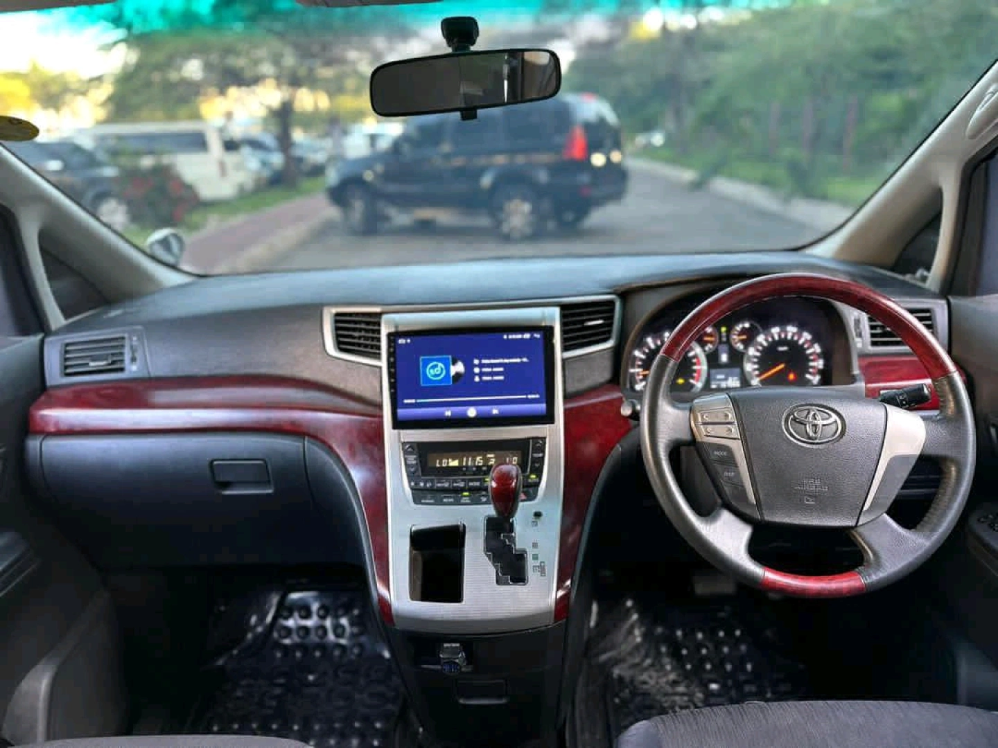 Toyota Alphard 2010 Minivan for Sale (Reg EGS) thumbnail 9
