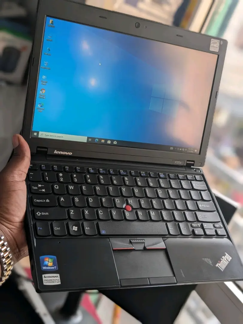 Lenovo ThinkPad X131 - 4GB RAM, 500GB HDD, 13.0" thumbnail 2