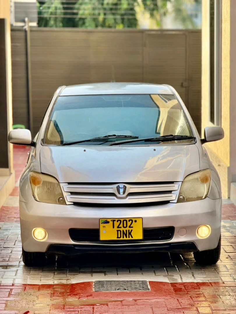 Toyota Ist Car for Sale (Silver)