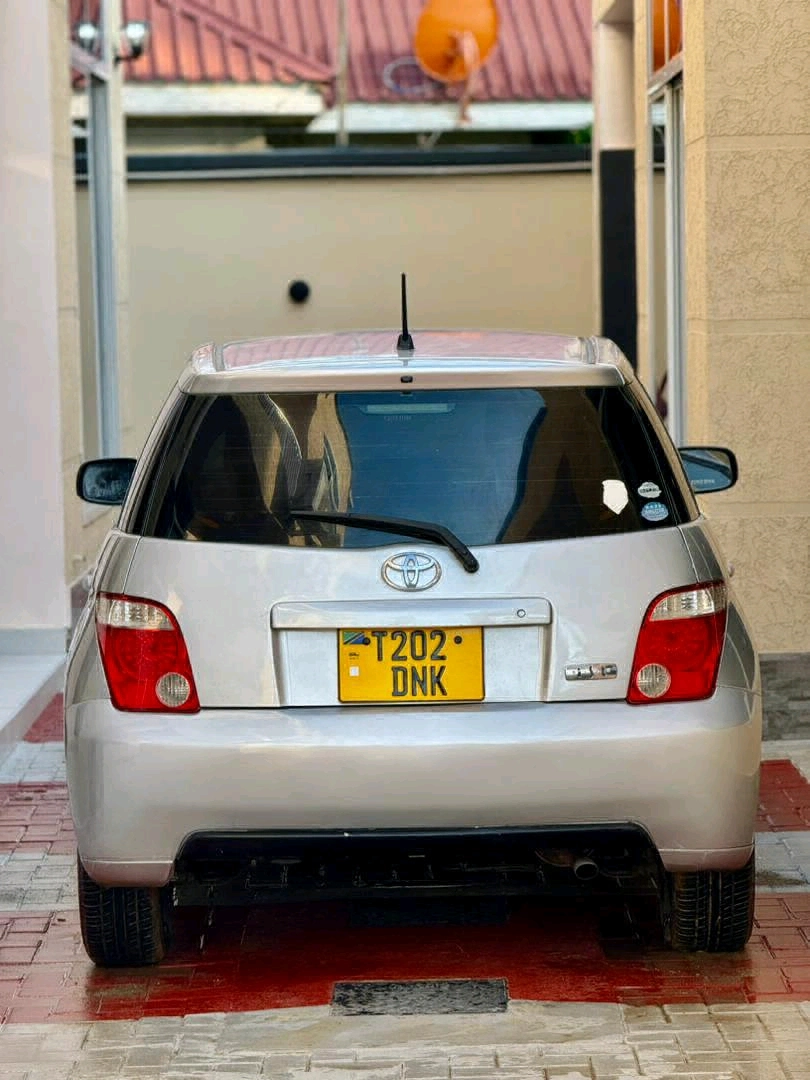 Toyota Ist Car for Sale (Silver) thumbnail 2