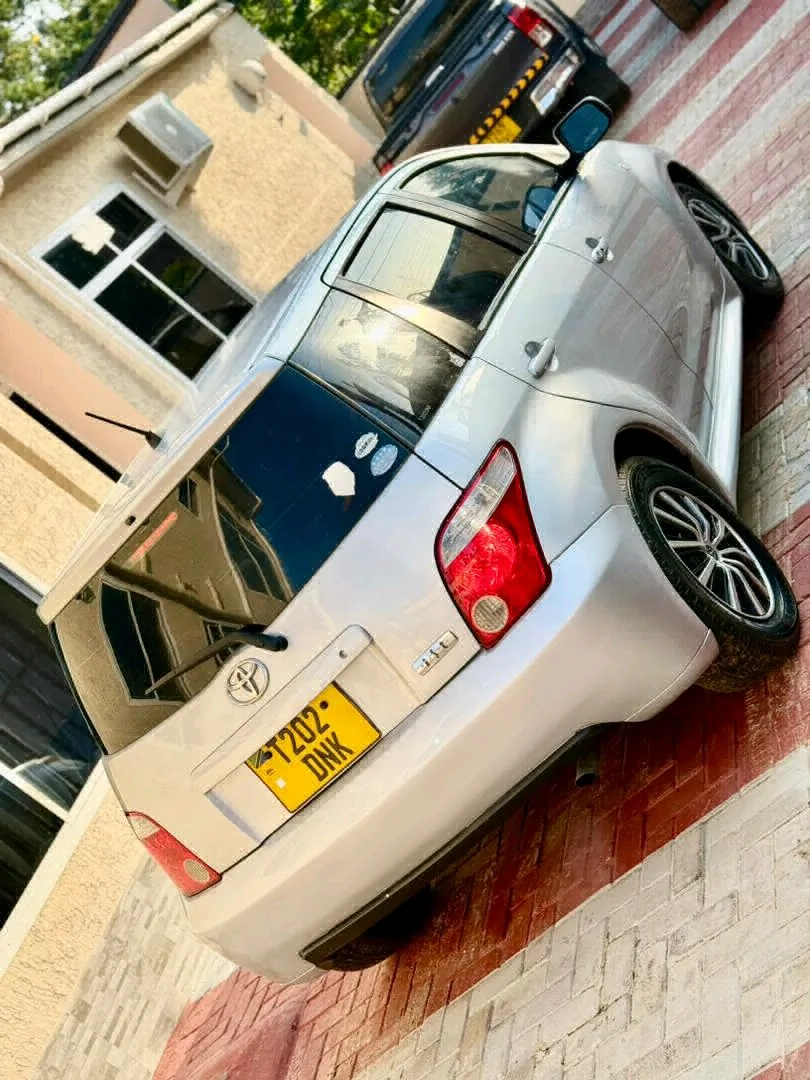 Toyota Ist Car for Sale (Silver) thumbnail 3