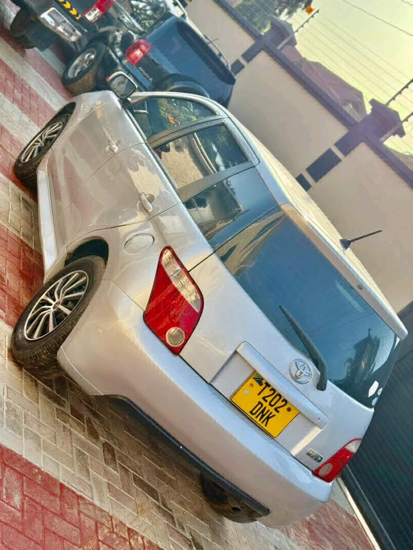 Toyota Ist Car for Sale (Silver) thumbnail 4