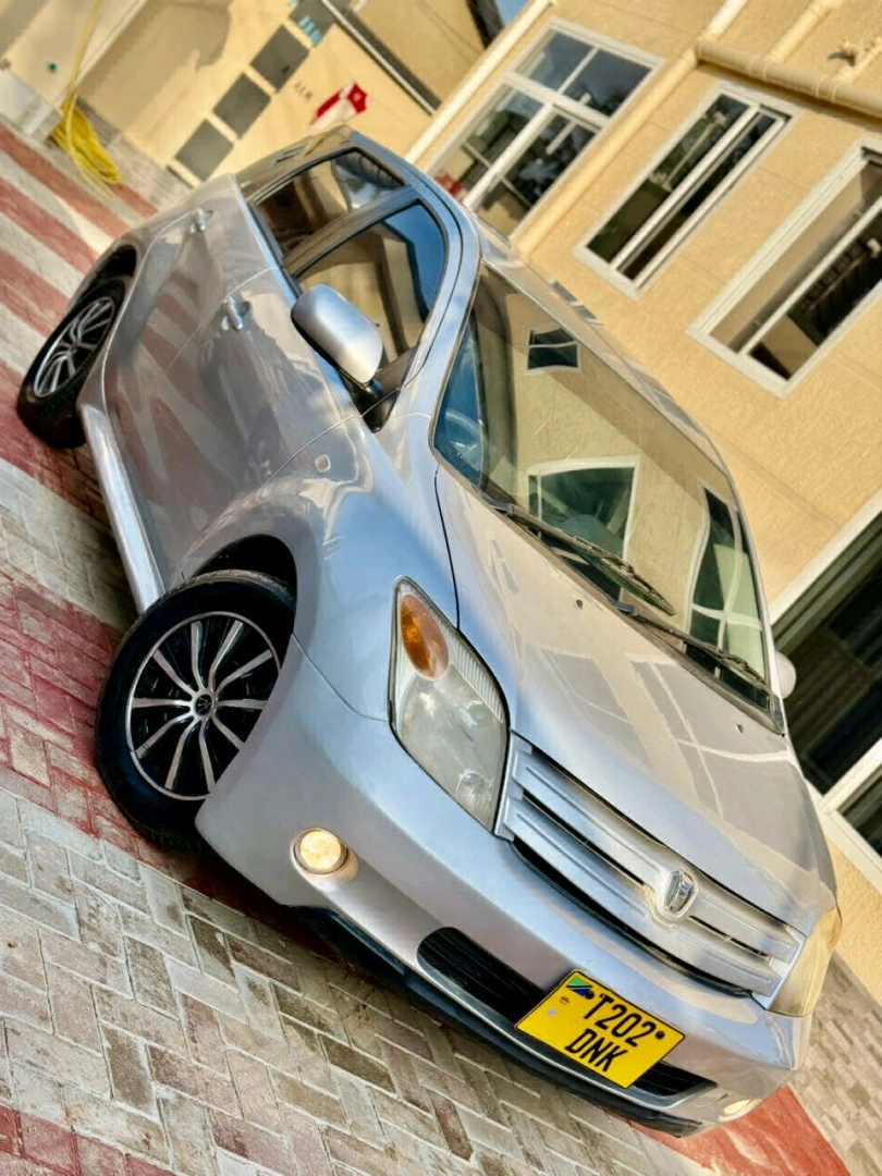 Toyota Ist Car for Sale (Silver) thumbnail 6