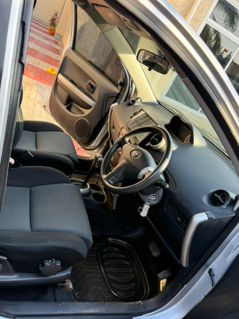 Toyota Ist Car for Sale (Silver) thumbnail 9