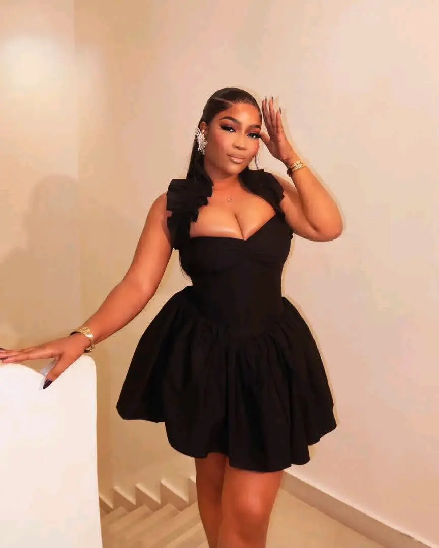 Short Sleeveless Ruffled Dresses thumbnail 7