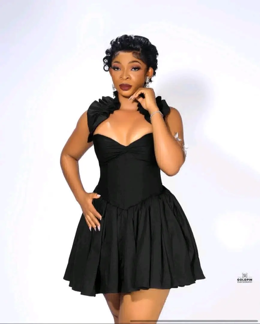 Short Sleeveless Ruffled Dresses thumbnail 8