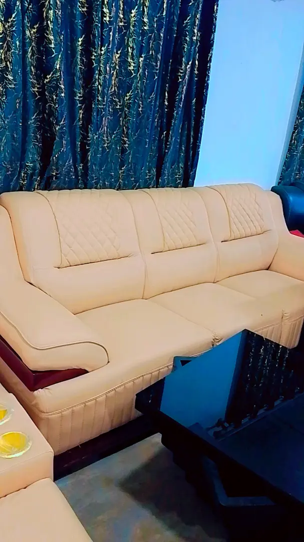 Modern Beige Leather Sofa Set thumbnail 3