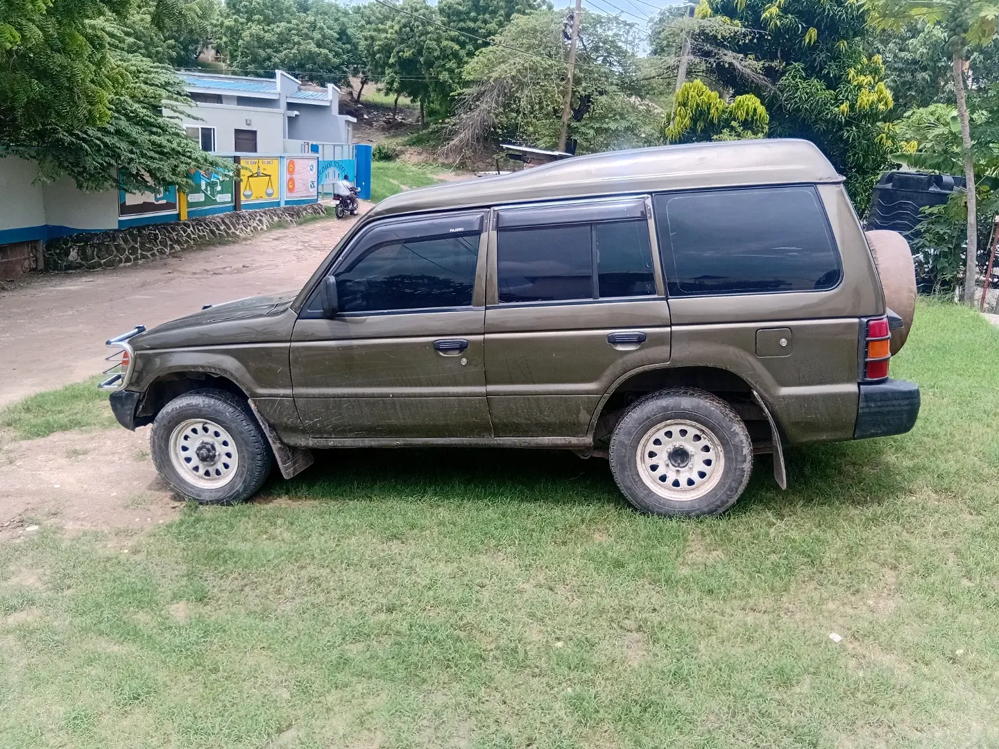 Mitsubishi Pajero SUV (Reg ALH) thumbnail 8