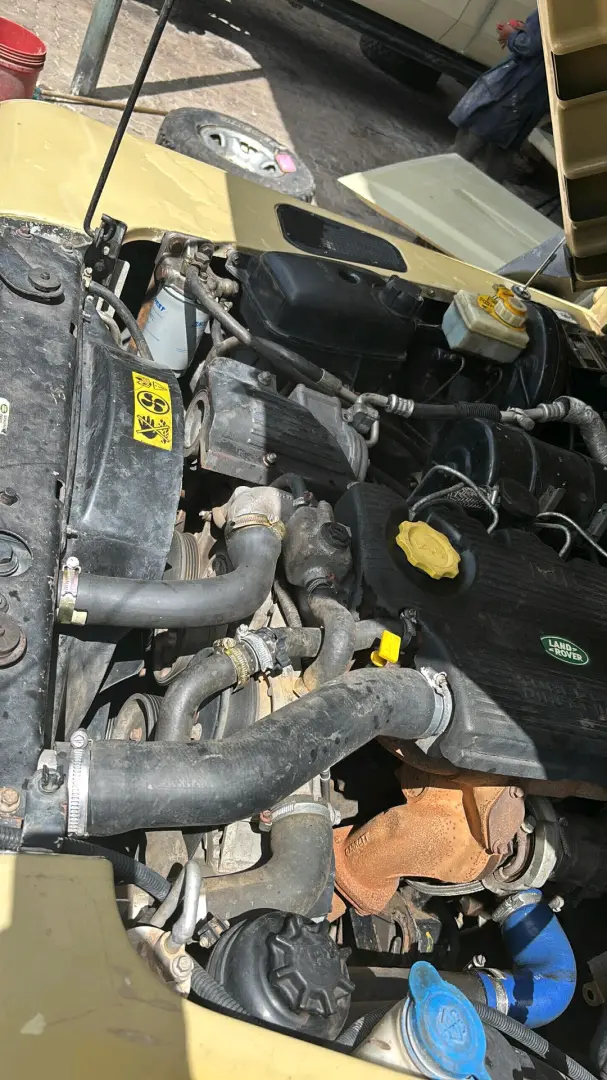 Land Rover Defender 110 (300TDI) thumbnail 4