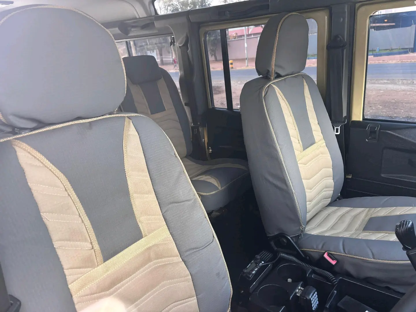Land Rover Defender 110 (300TDI) thumbnail 6