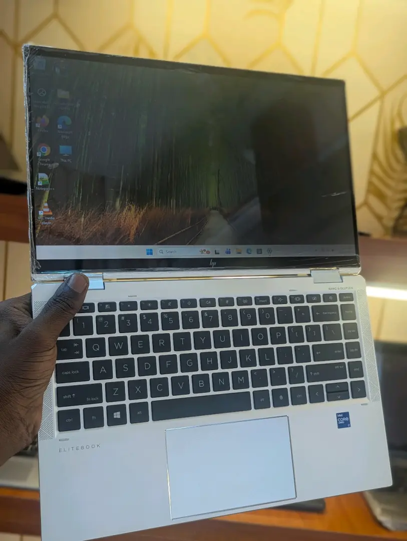 HP EliteBook 1040 G8 i7 Laptop (11th Gen, 16GB RAM) thumbnail 2