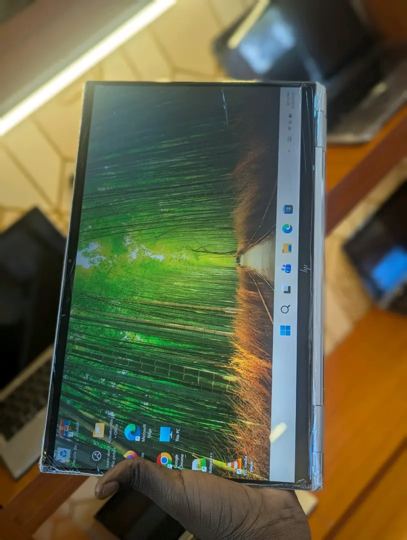 HP EliteBook 1040 G8 i7 Laptop (11th Gen, 16GB RAM) thumbnail 3