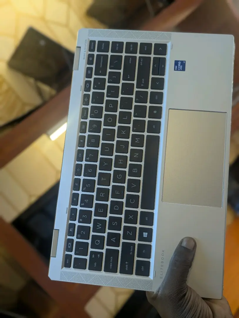 HP EliteBook 1040 G8 i7 Laptop (11th Gen, 16GB RAM) thumbnail 4
