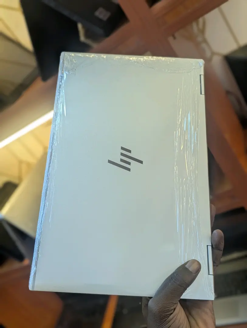 HP EliteBook 1040 G8 i7 Laptop (11th Gen, 16GB RAM) thumbnail 5