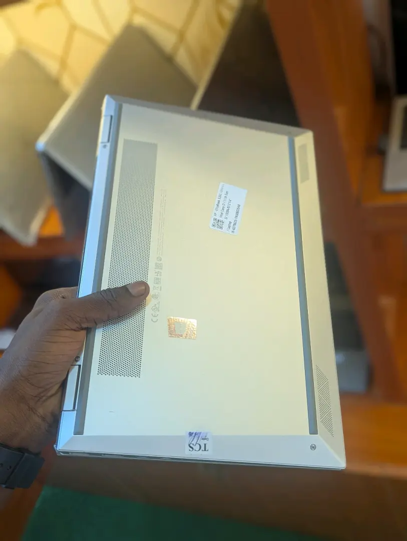 HP EliteBook 1040 G8 i7 Laptop (11th Gen, 16GB RAM) thumbnail 6