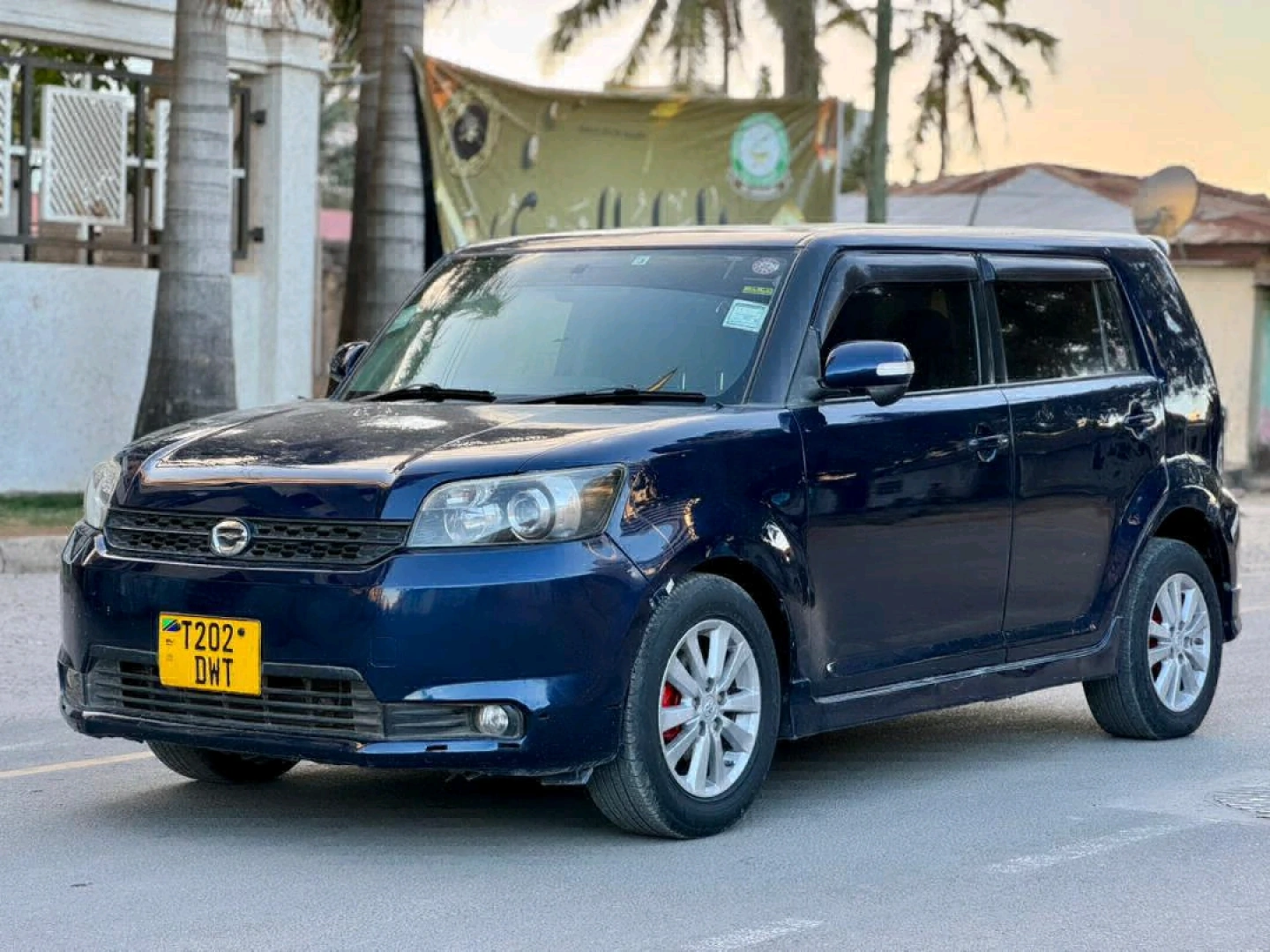 Toyota Rumion 1790 CC Blue thumbnail 3