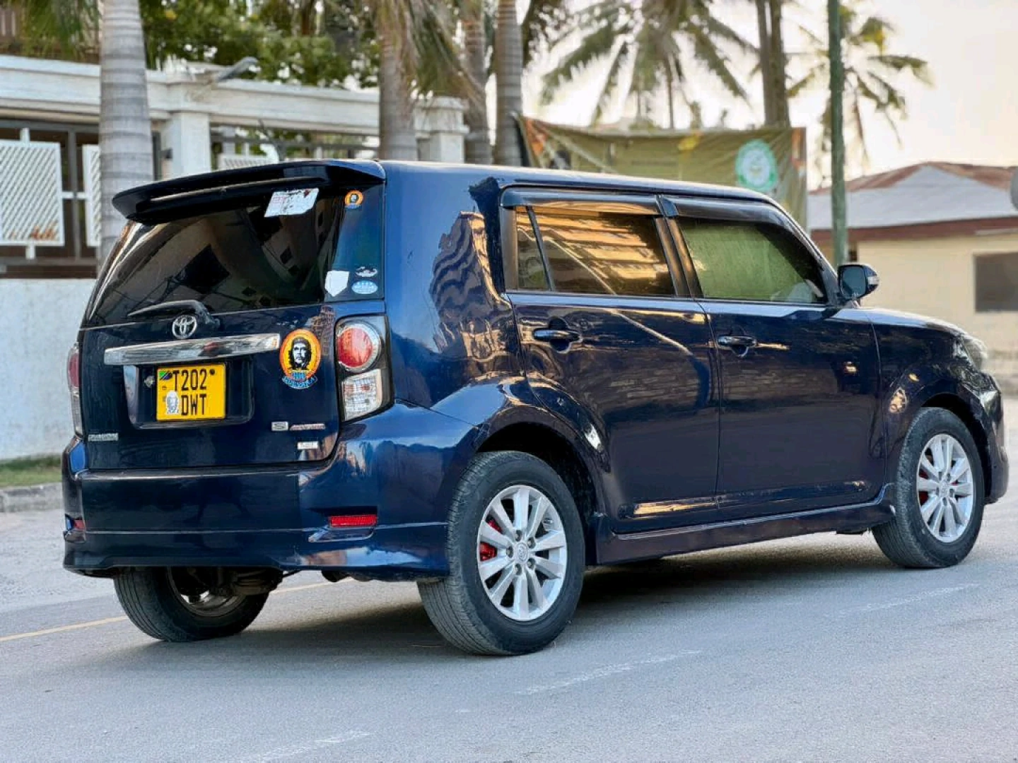 Toyota Rumion 1790 CC Blue thumbnail 4