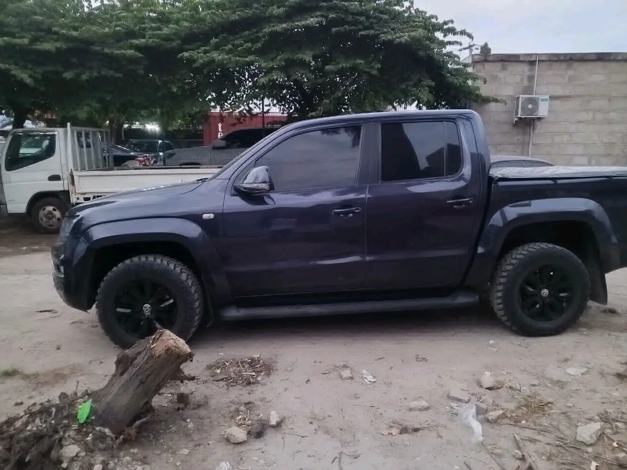 2017 Volkswagen Amarok thumbnail 3