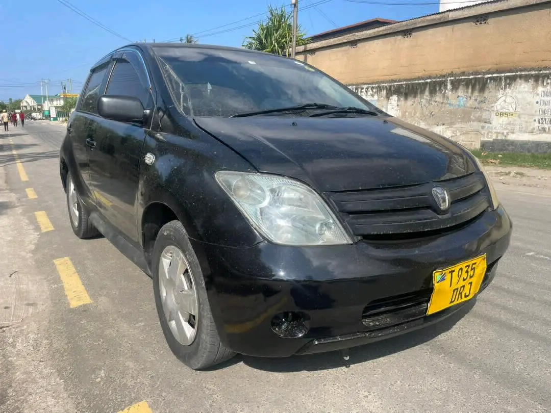 Black Toyota Ist for Sale thumbnail 2