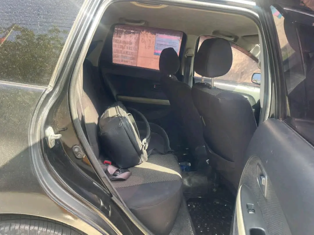 Black Toyota Ist for Sale thumbnail 3
