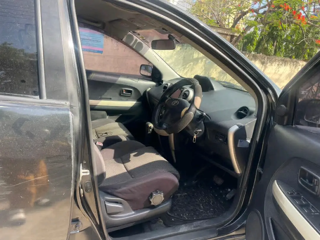 Black Toyota Ist for Sale thumbnail 4