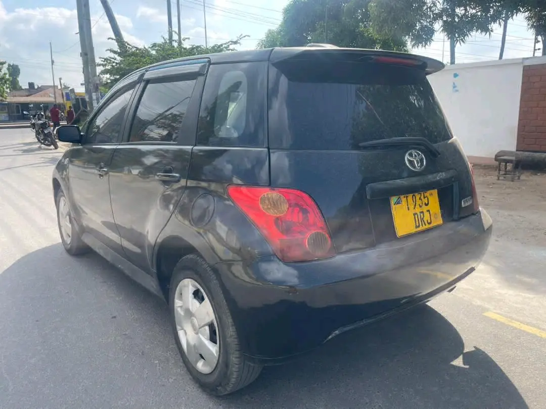 Black Toyota Ist for Sale thumbnail 6