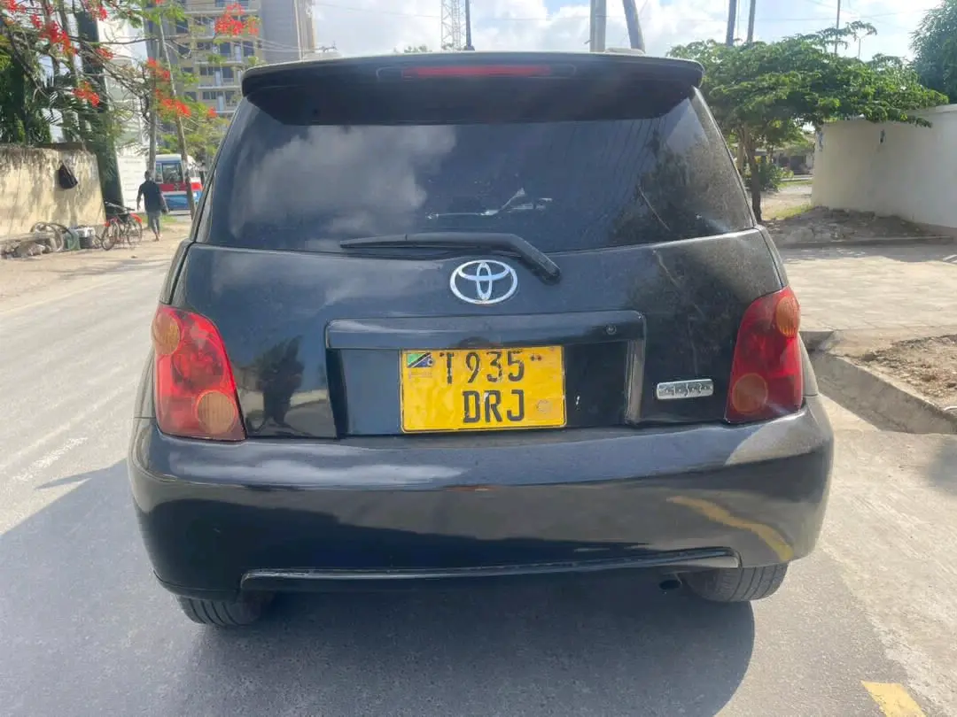 Black Toyota Ist for Sale thumbnail 7