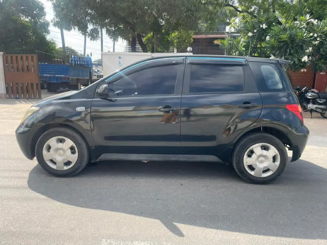 Black Toyota Ist for Sale thumbnail 8