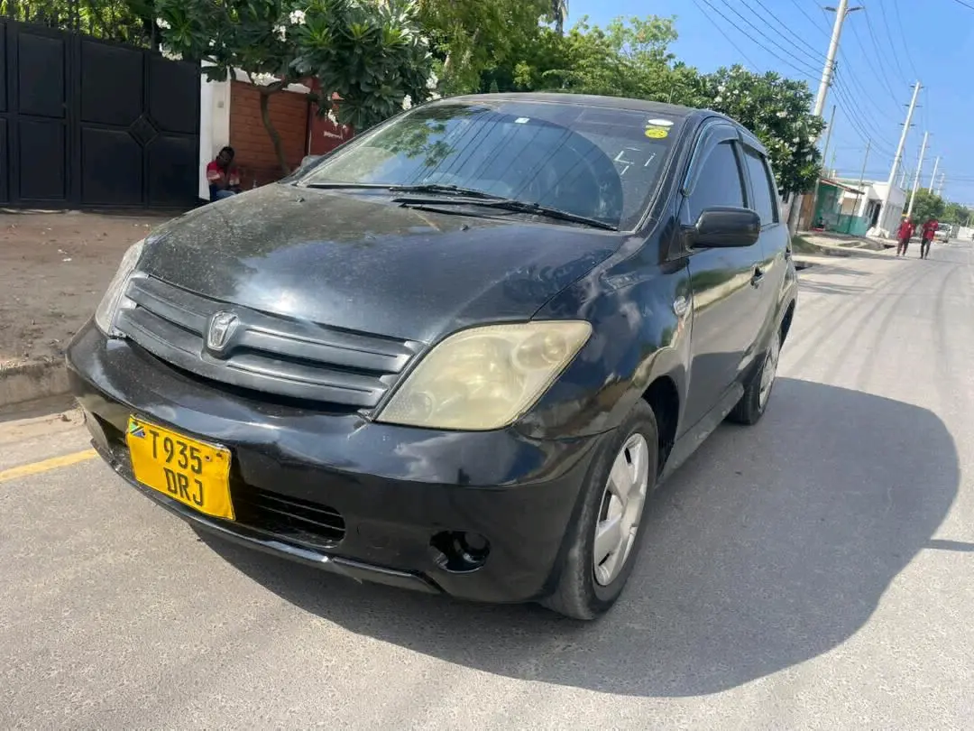 Black Toyota Ist for Sale thumbnail 9