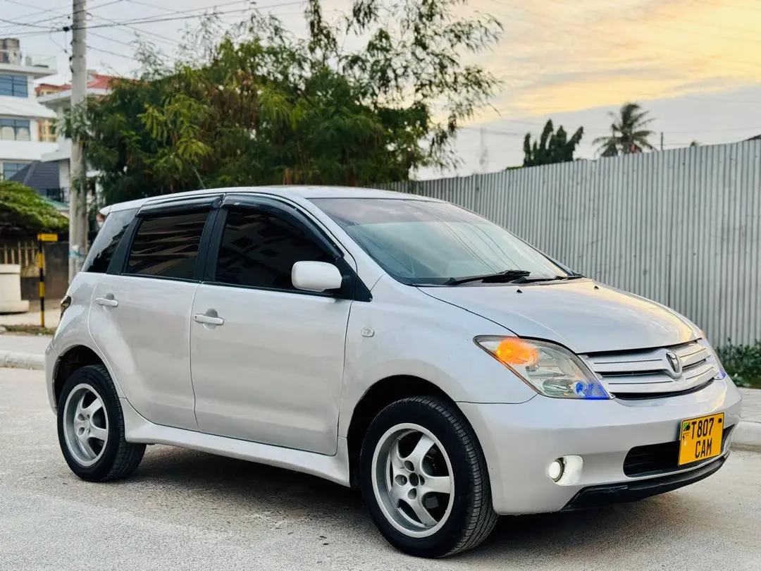 Toyota Ist 2005 (Reg CAM) thumbnail 3