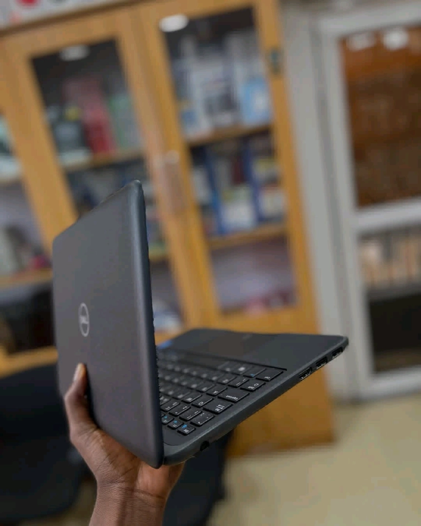 Dell Latitude 3190 Laptop (6th Gen, 4GB RAM, 192GB SSD) thumbnail 9