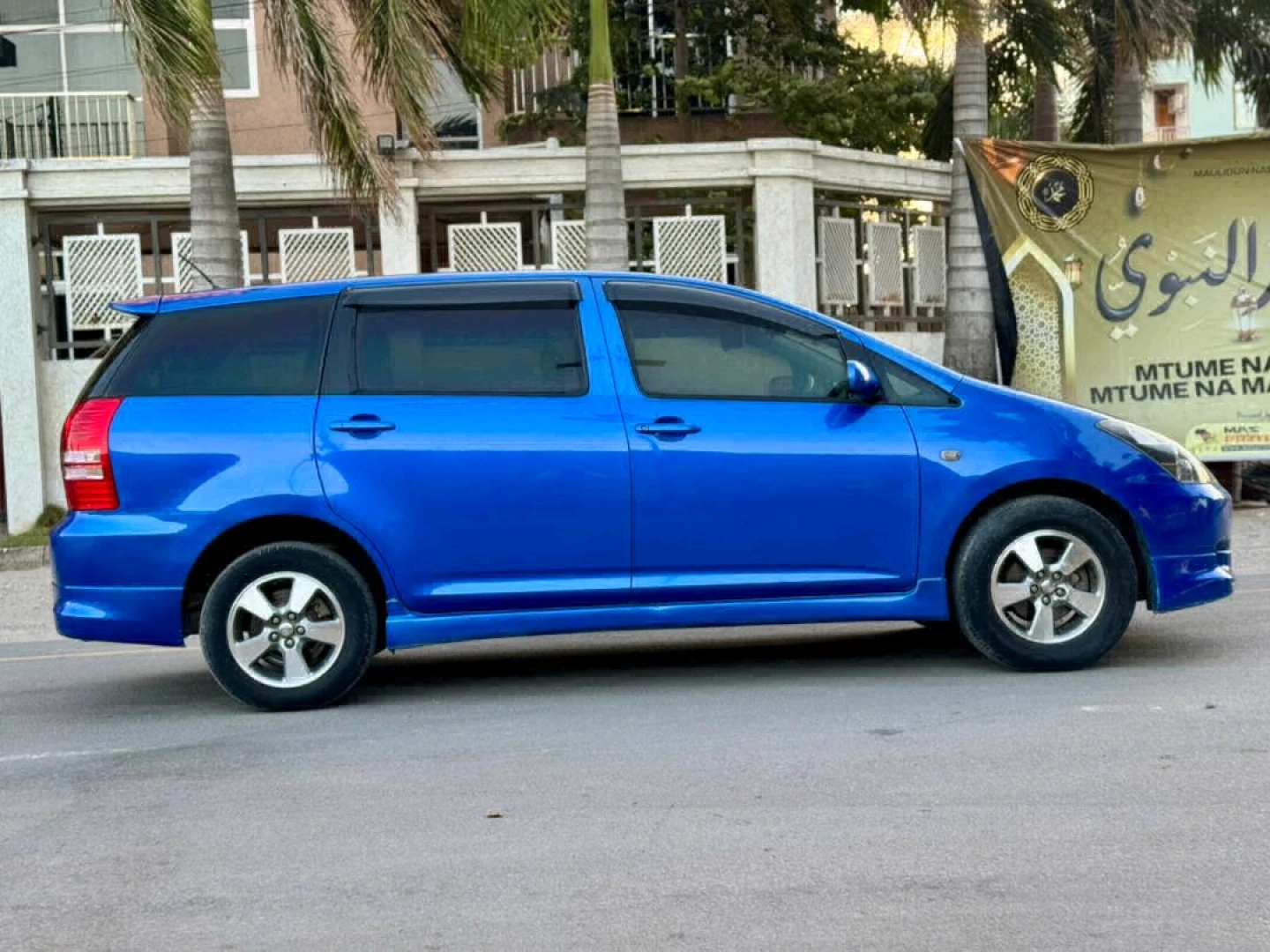 2004 Blue Toyota Wish Minivan thumbnail 2