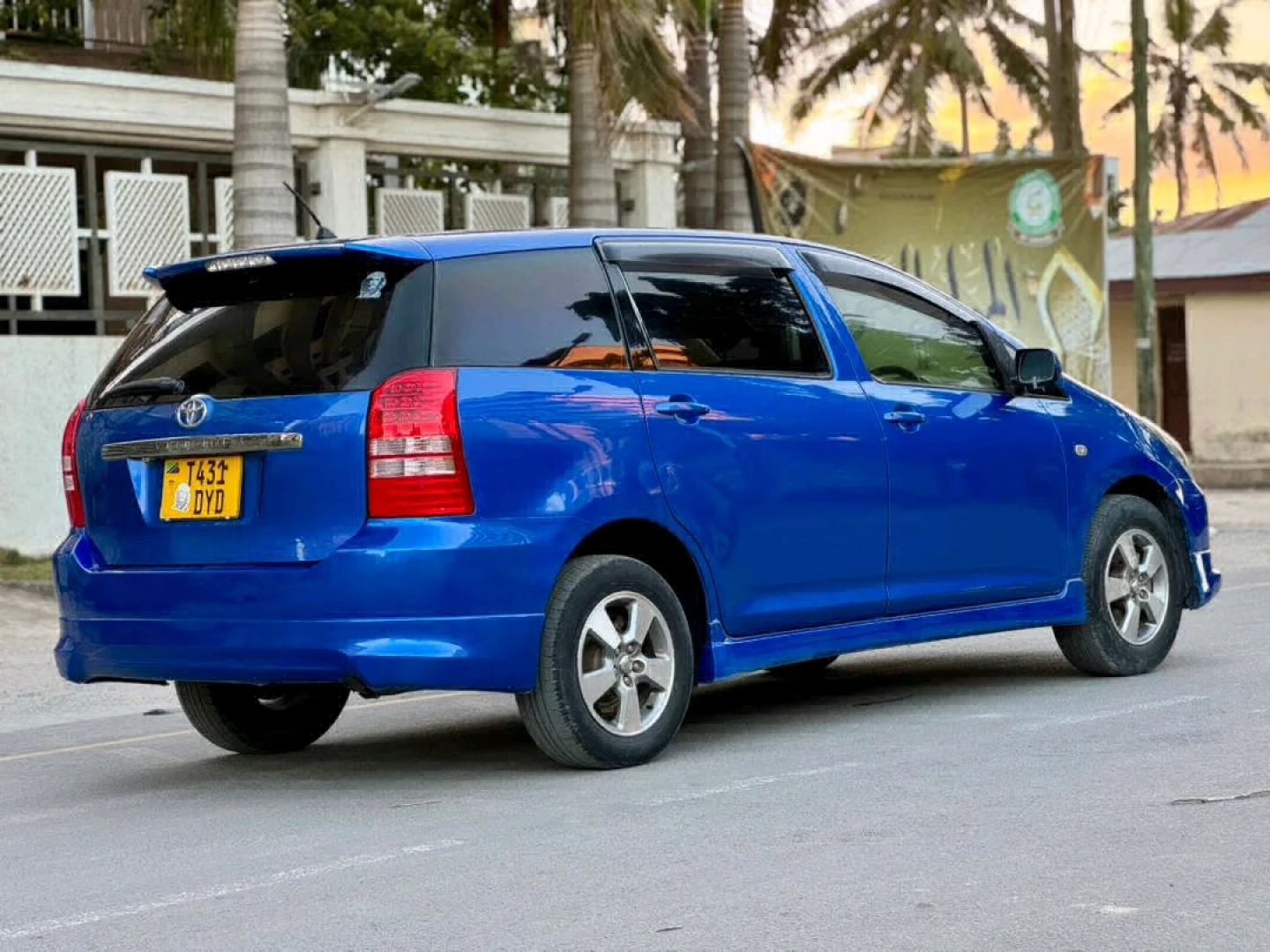 2004 Blue Toyota Wish Minivan thumbnail 4