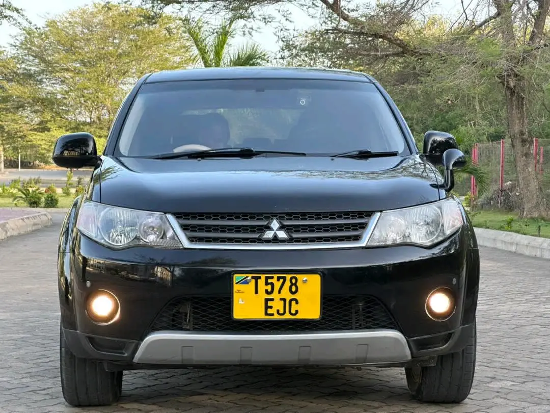 Black 2008 Mitsubishi Outlander 2.36L AC Exchange Allowed