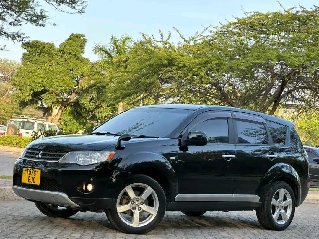 Black 2008 Mitsubishi Outlander 2.36L AC Exchange Allowed thumbnail 2