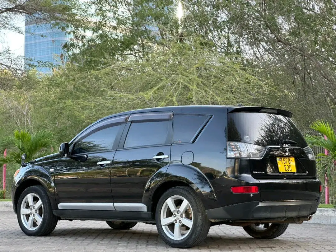Black 2008 Mitsubishi Outlander 2.36L AC Exchange Allowed thumbnail 3