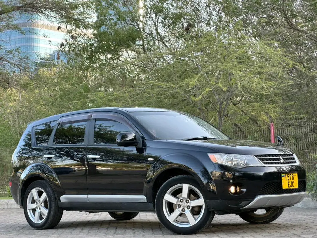 Black 2008 Mitsubishi Outlander 2.36L AC Exchange Allowed thumbnail 4