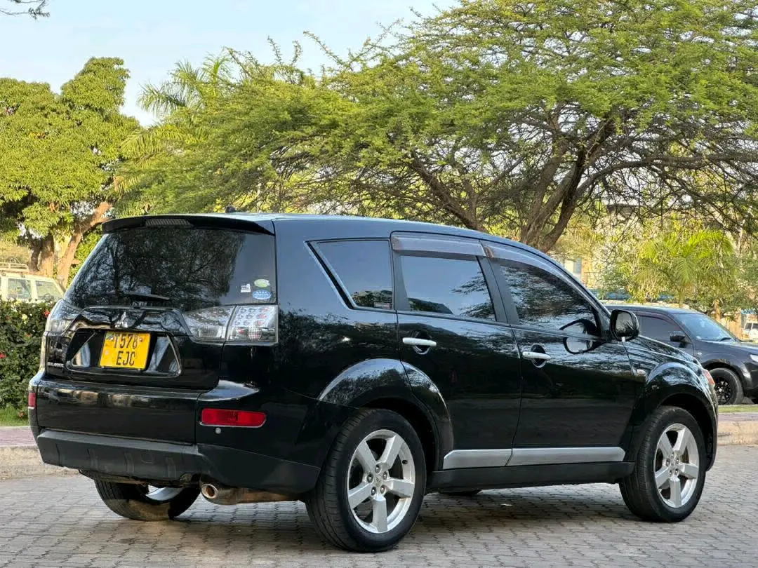 Black 2008 Mitsubishi Outlander 2.36L AC Exchange Allowed thumbnail 5