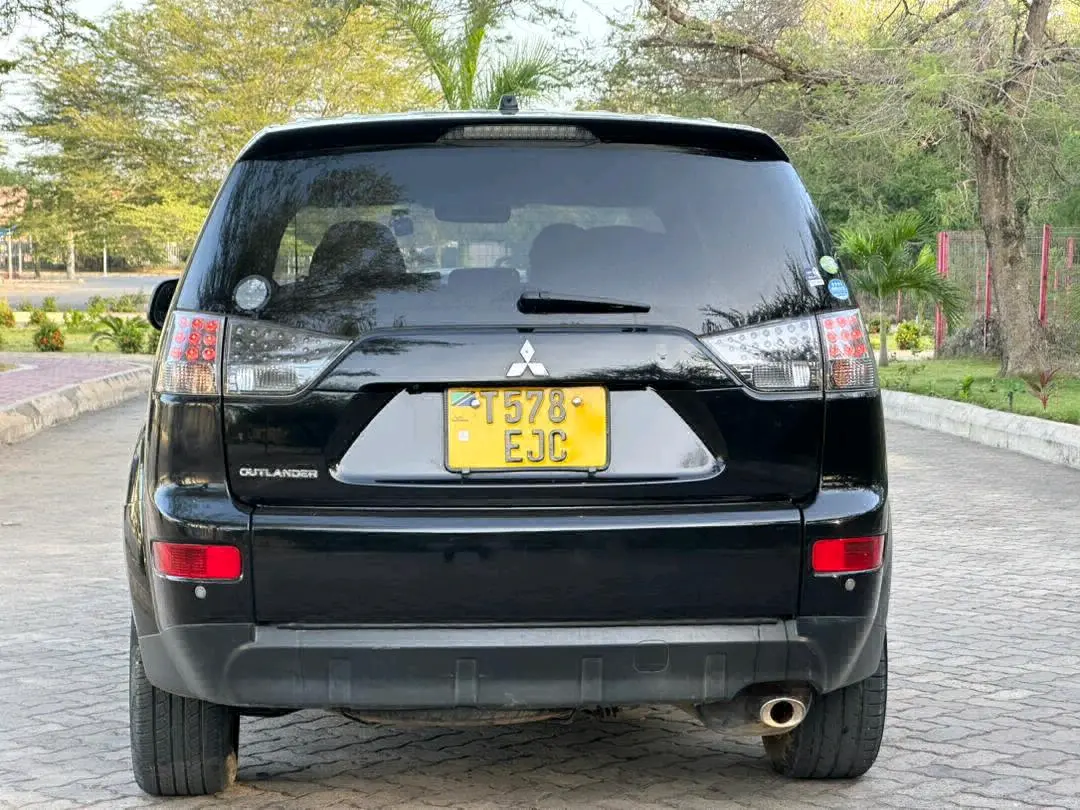 Black 2008 Mitsubishi Outlander 2.36L AC Exchange Allowed thumbnail 7