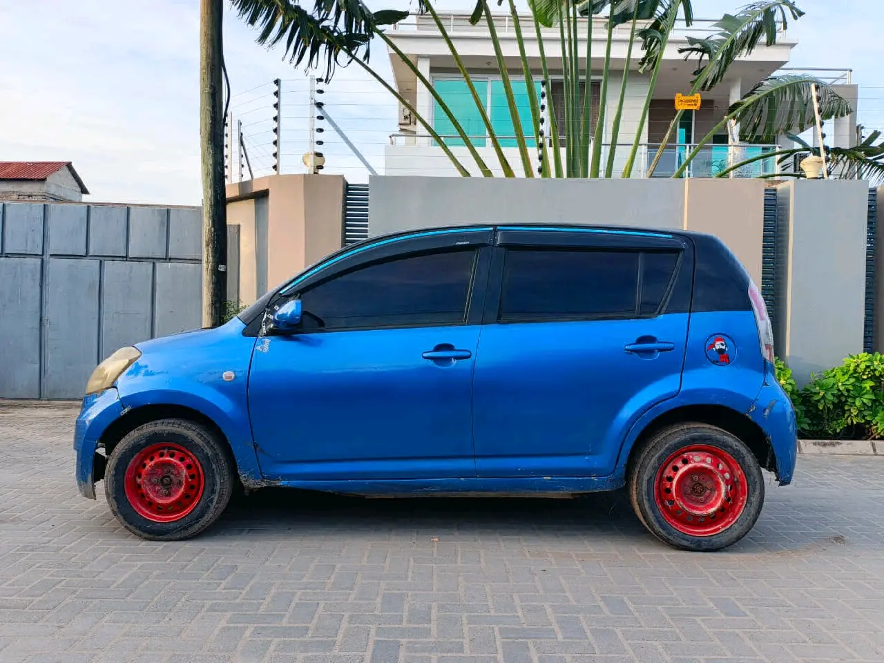 Toyota Passo Blue - DCQ thumbnail 3