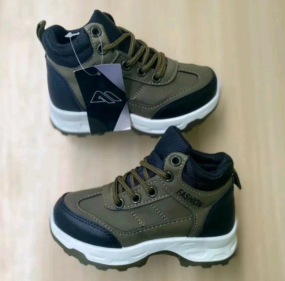 Kids Fashion Boots Good Quality (Viatu vya Watoto)