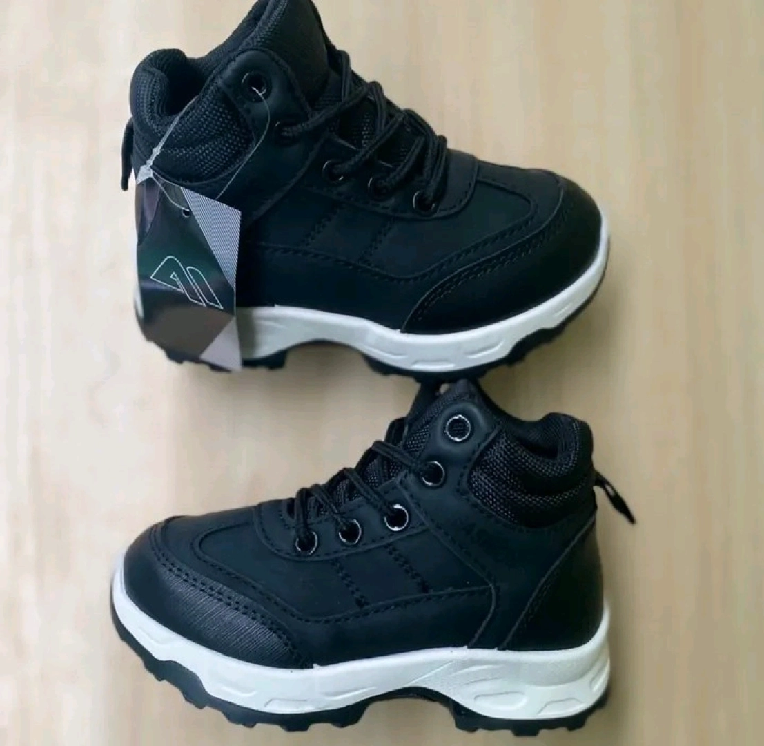 Kids Fashion Boots Good Quality (Viatu vya Watoto) thumbnail 2