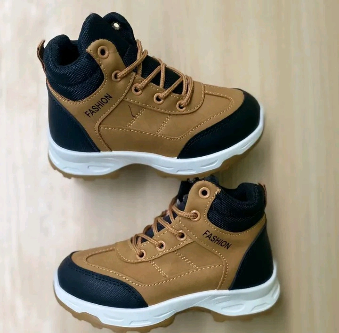 Kids Fashion Boots Good Quality (Viatu vya Watoto) thumbnail 3
