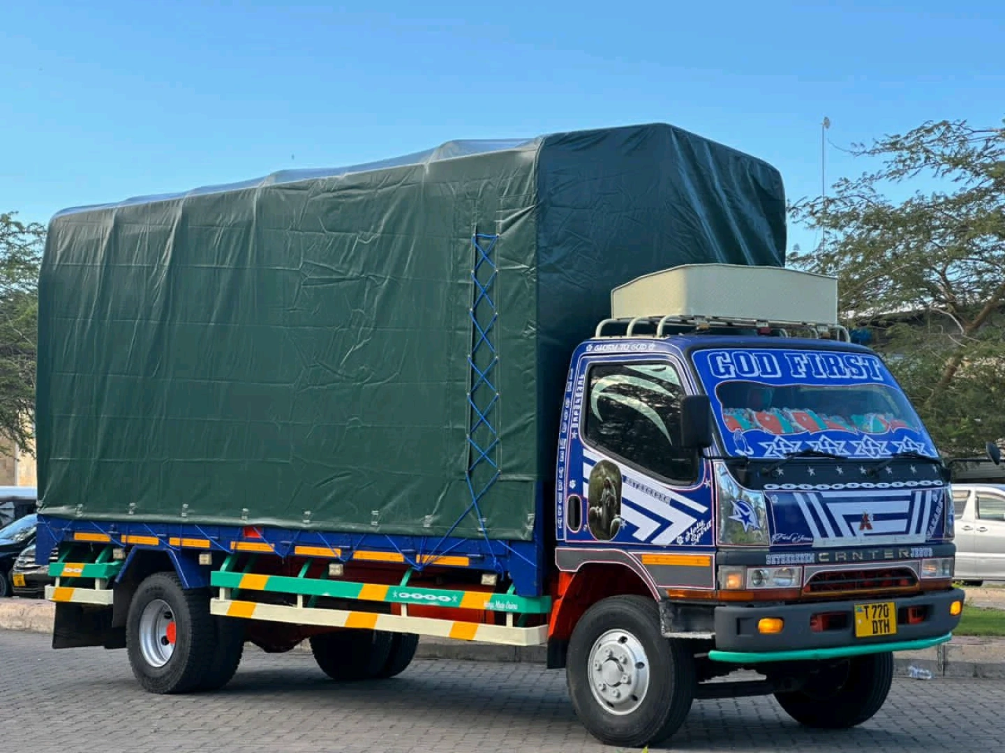 Mitsubishi Canter Truck 1996 Model thumbnail 3
