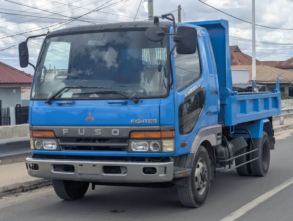 Mitsubishi Fuso Dump Truck (Tipper) thumbnail 2