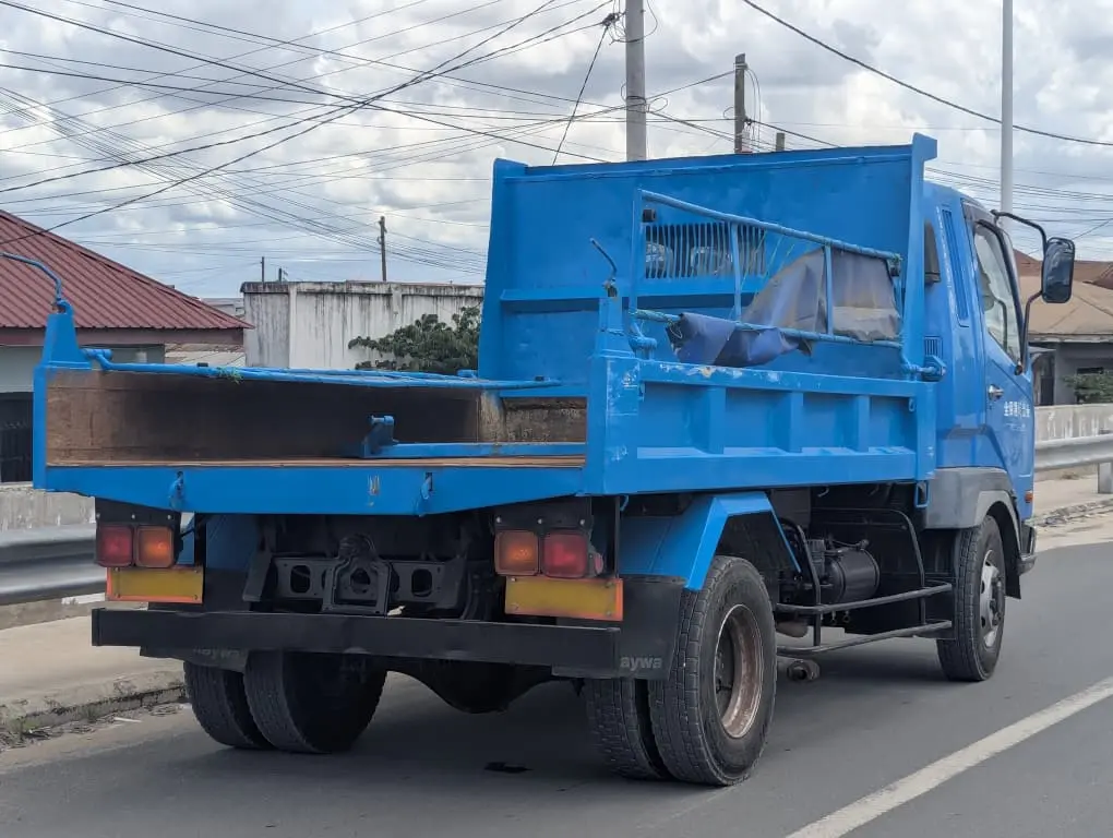 Mitsubishi Fuso Dump Truck (Tipper) thumbnail 3