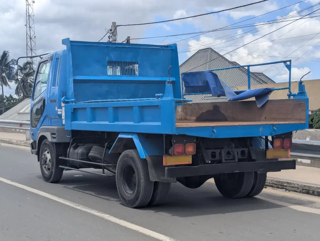 Mitsubishi Fuso Dump Truck (Tipper) thumbnail 5